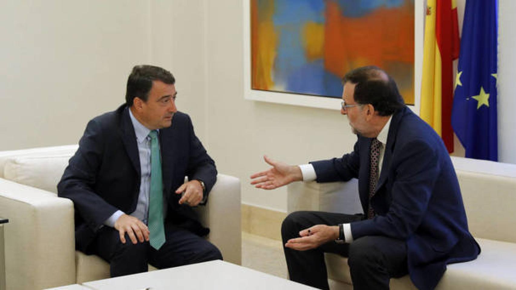 Aitor Esteban, portavoz del PNV, junto con Mariano Rajoy.