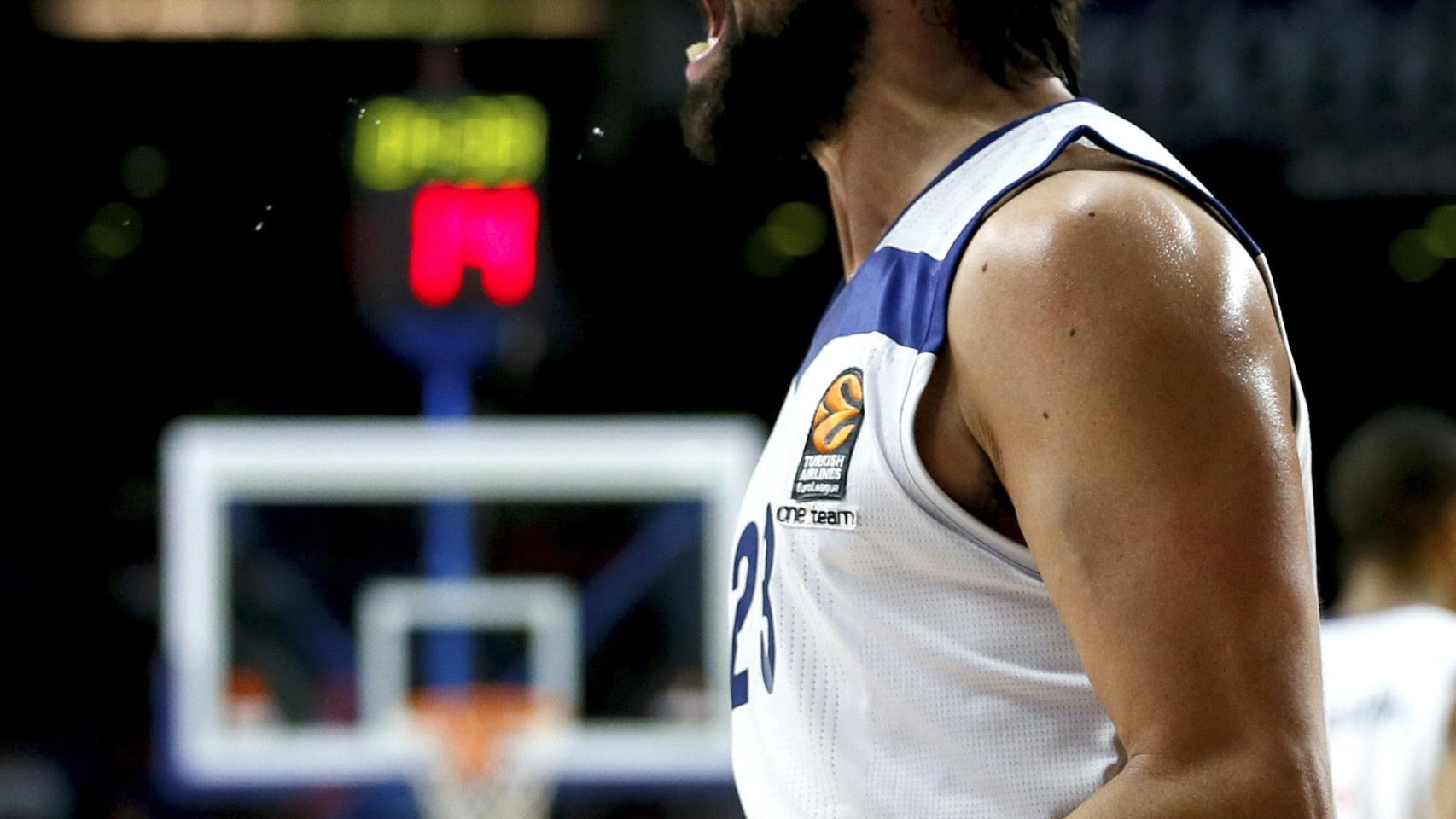 Llull grita de rabia contra el Panathinaikos.