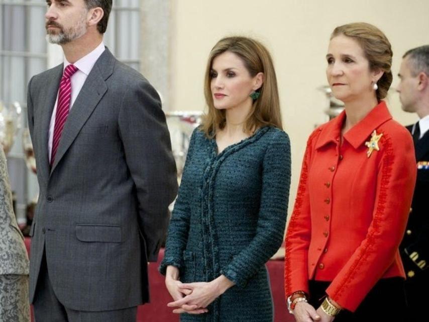 Felipe VI, Letizia y la infanta Elena en la entrega de los Premios Nacionales del Deporte el 4 de diciembre de 2014
