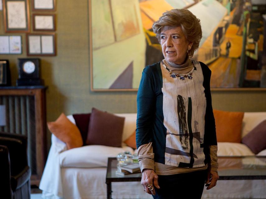 Urbano posa en su estudio.