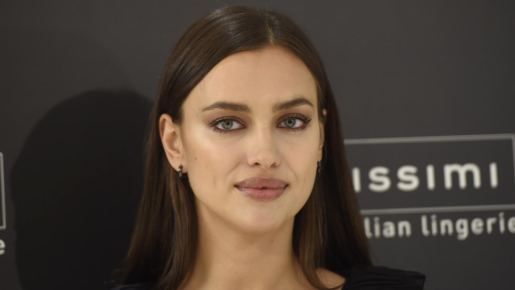 Irina Shayk ante el photocall de la marca lencera Intimissimi.