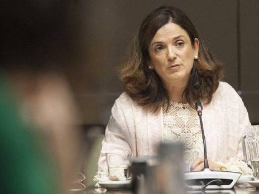 La diputada foral de Bienestar Social, Beatriz Artolazabal, no reconoce ningún error en su gestión.