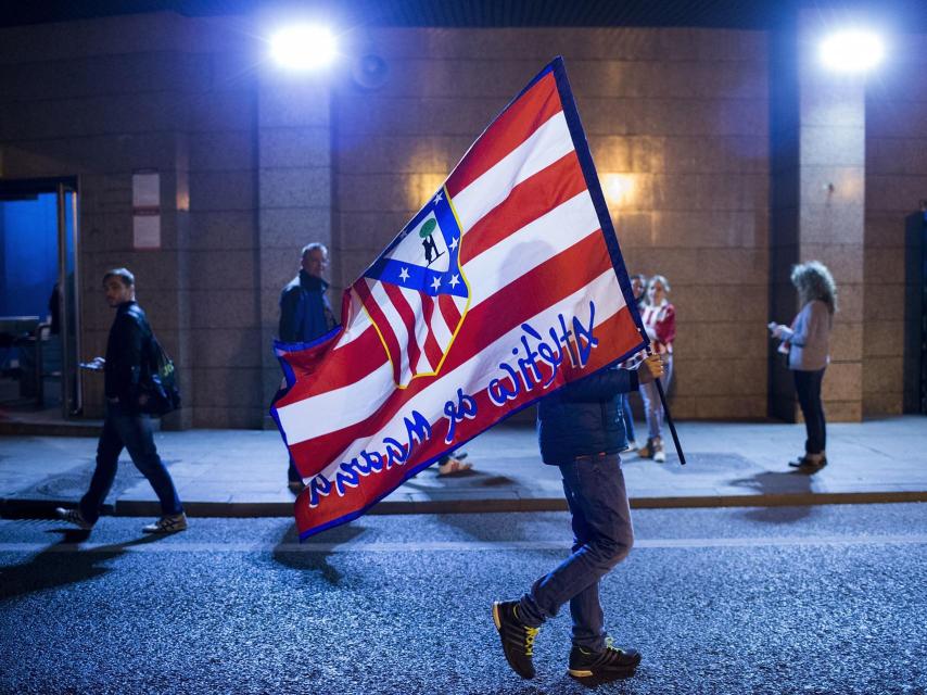 Un aficionado, tras un partido en el Calderón.