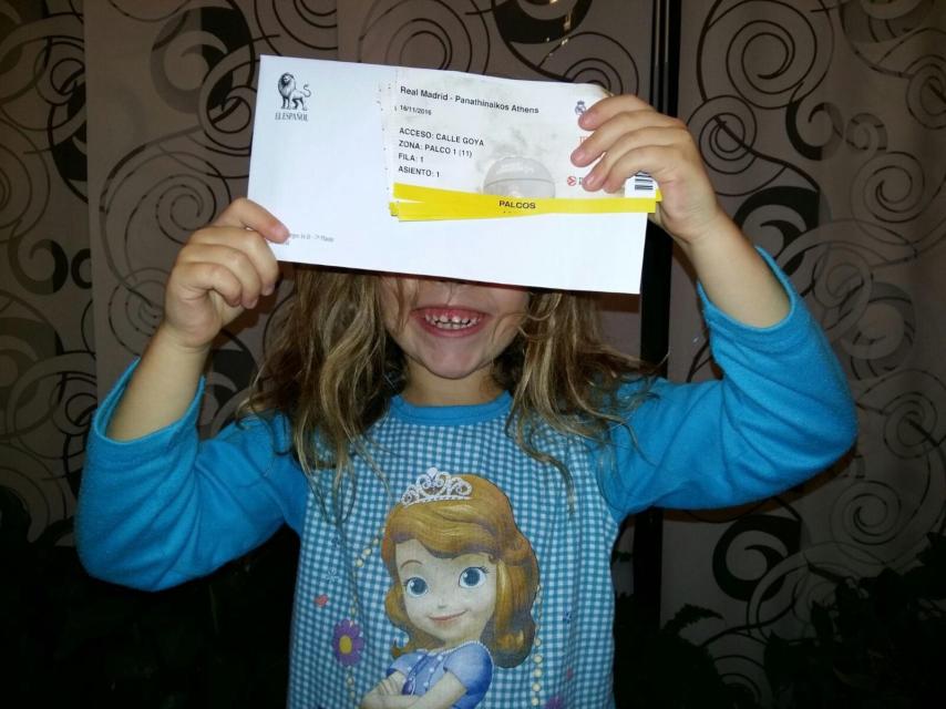 Los padres de Marta consiguieron entradas en la Zona EÑE de EL ESPAÑOL para que la pequeña pudiese ver el partido de baloncesto.