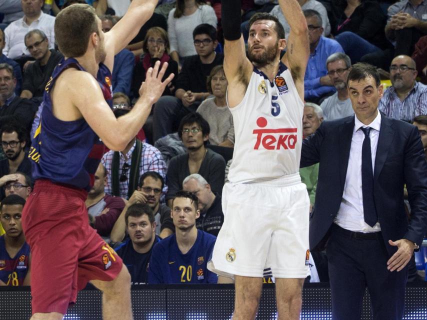 Rudy Fernández lanza ante Vezenkov.