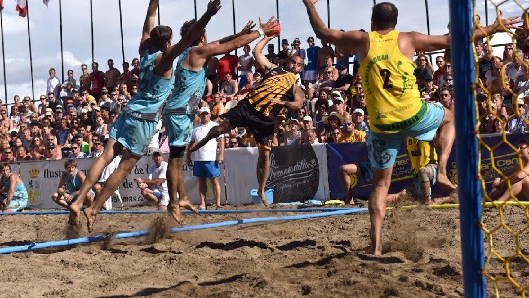 Tato lanza ante los rivales en la pasada Champions Cup.