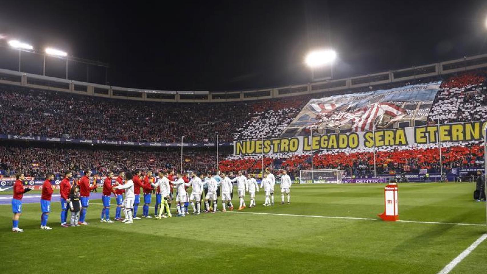 Los jugadores se preparan para el derbi.