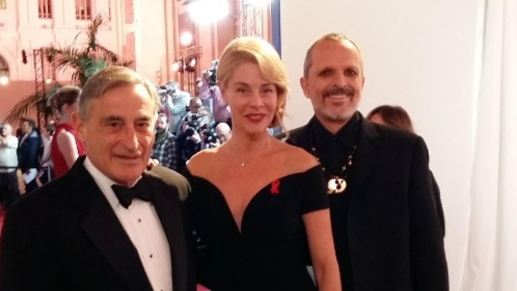 Miguel Bosé, Belén Rueda, Boris Izaguirre y el doctor Buenaventura Clotet, en la rueda de prensa de la Gala Sida.