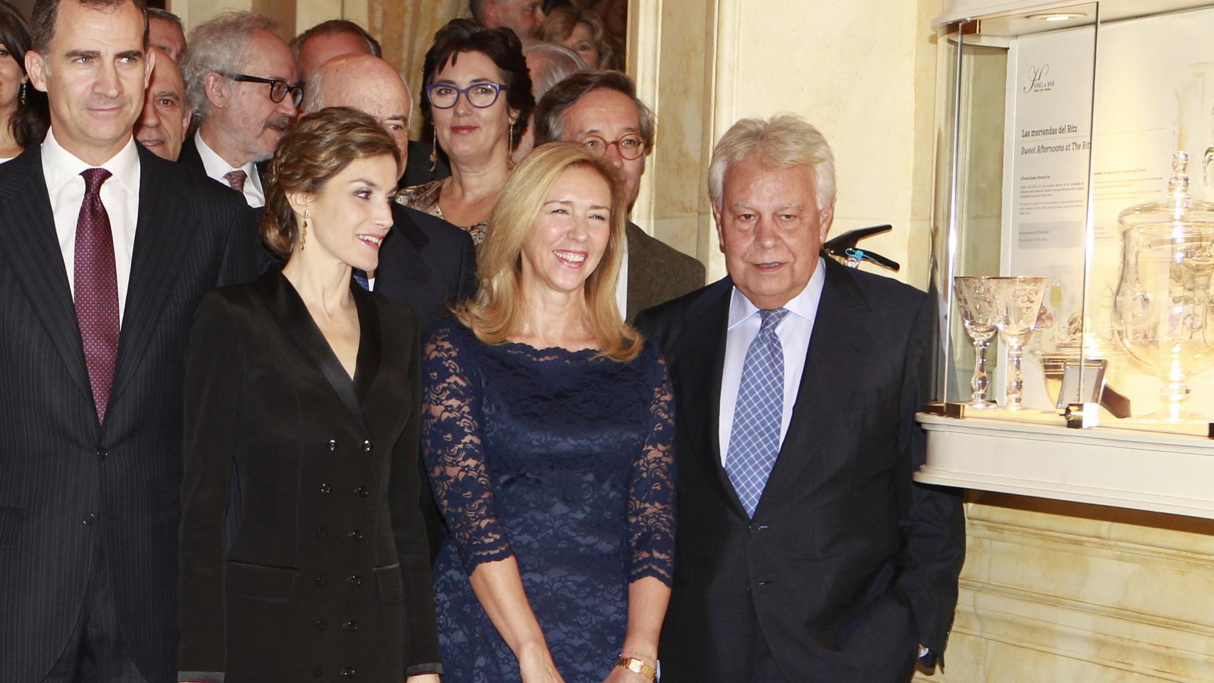 Felipe González y su mujer, con los reyes Felipe y Leitizia