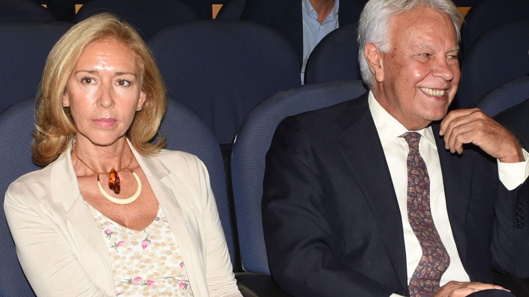 Mar García-Vaquero y Felipe González, en un reciente acto en Madrid