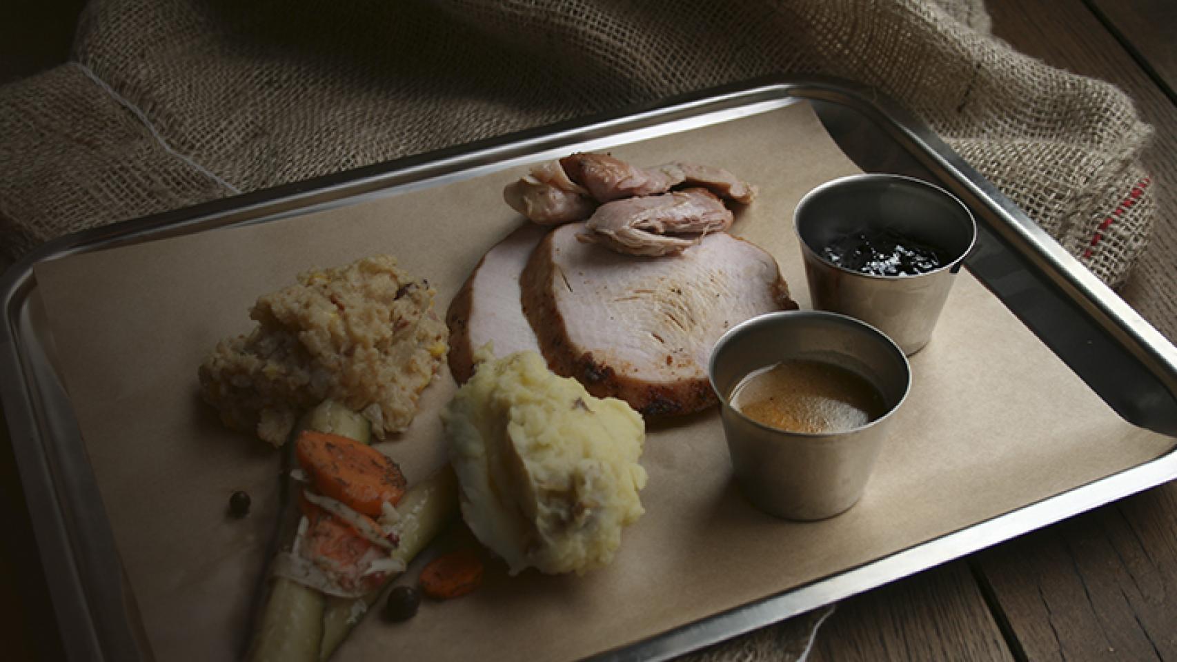 Pavo ahumado en un proceso de seis horas de Jimbo Somekohouse.