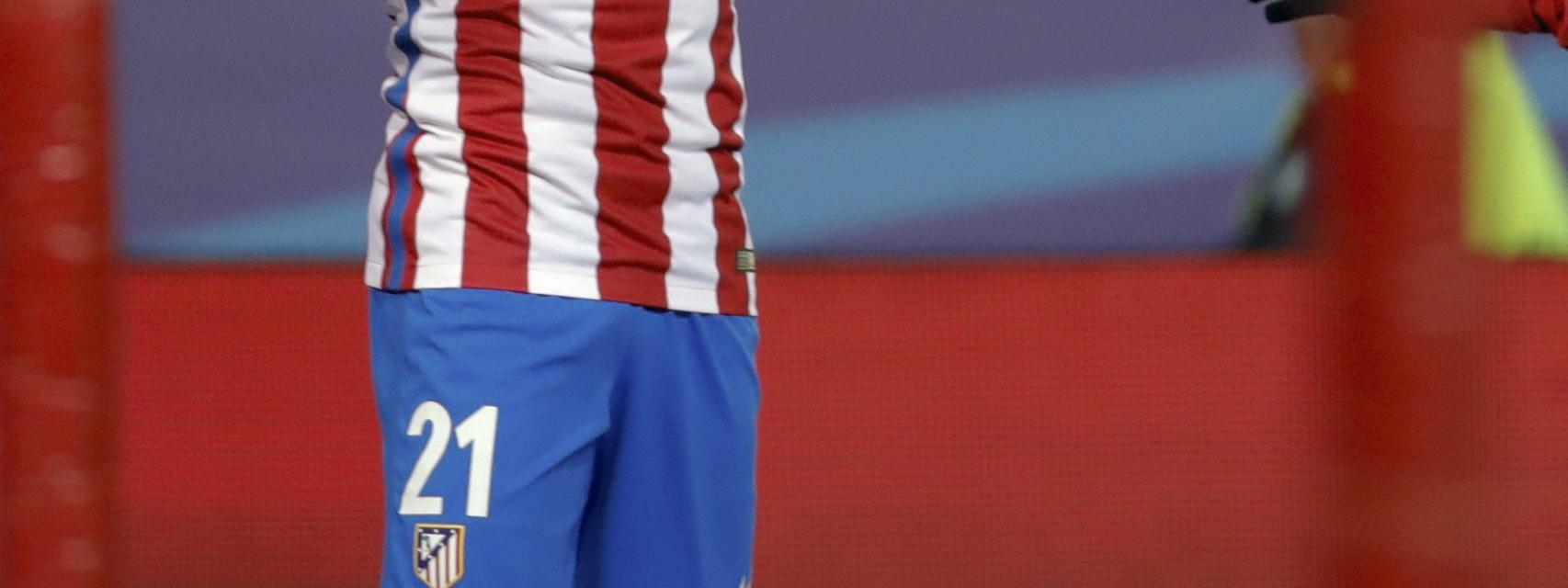 Gameiro celebra un gol contra el PSV.