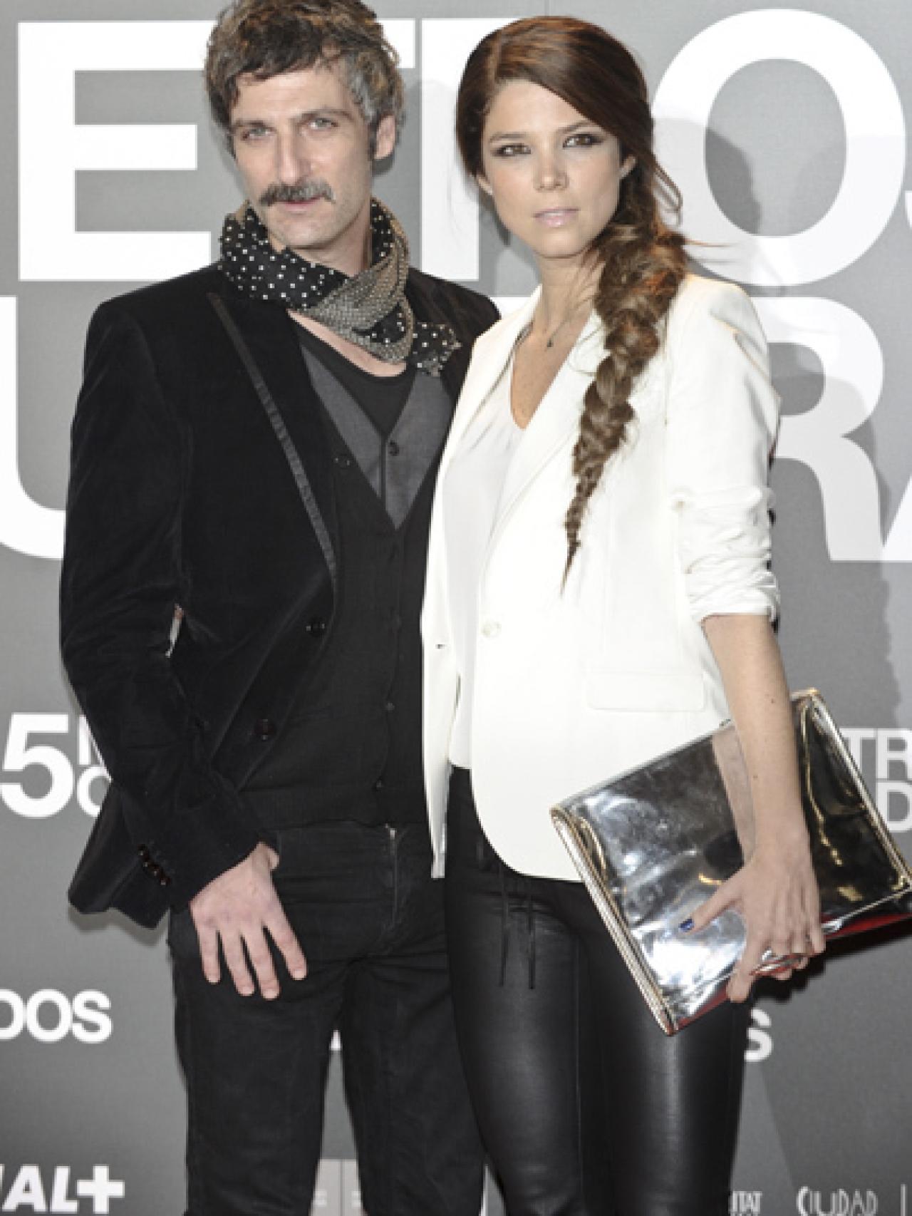 La pareja de actores en un photocall.