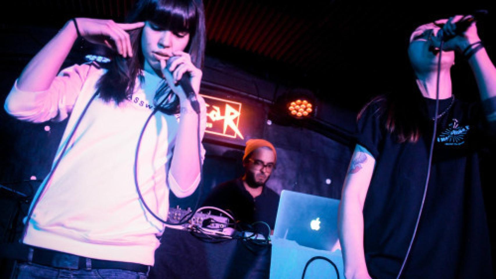 Las Barna Bitches, Sandra y Reddie.