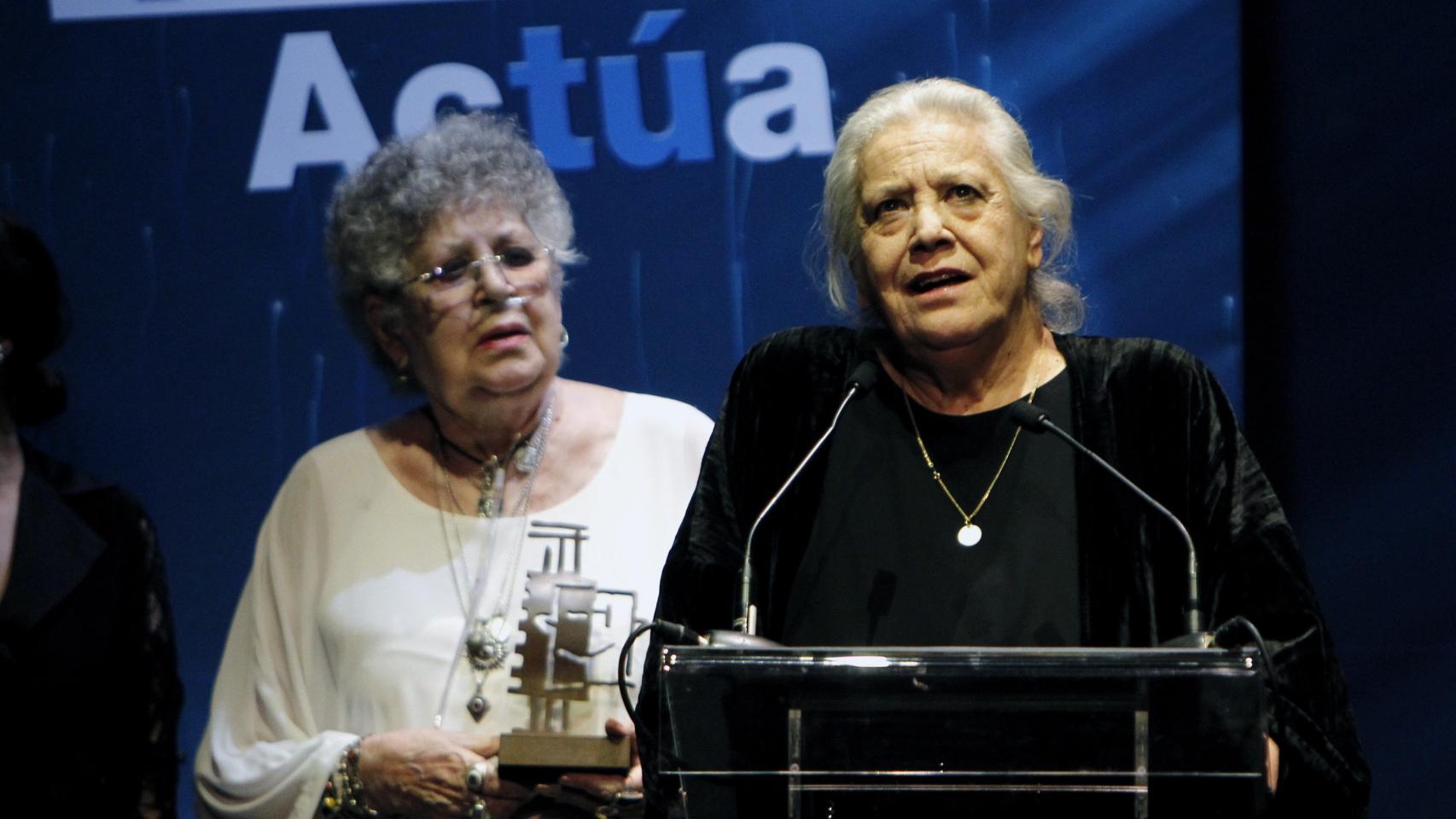 La actriz en su reaparición esta semana, ayudada por una botella de oxígeno.