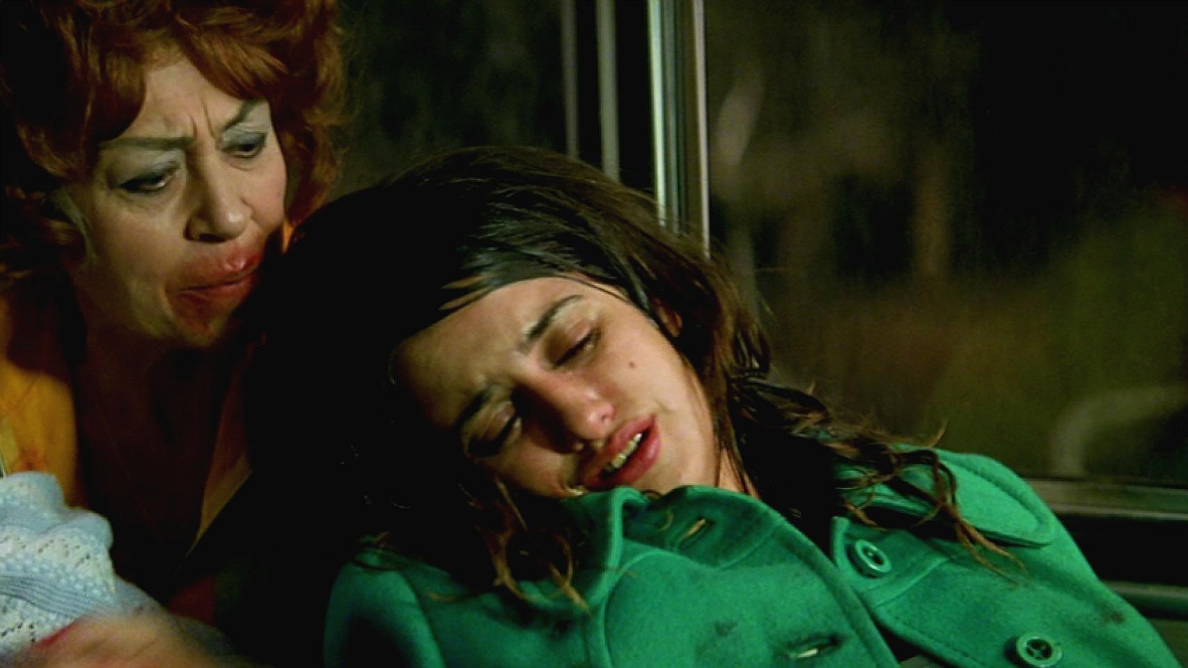 Pilar Bardem y Penélope Cruz, en Carne trémula.