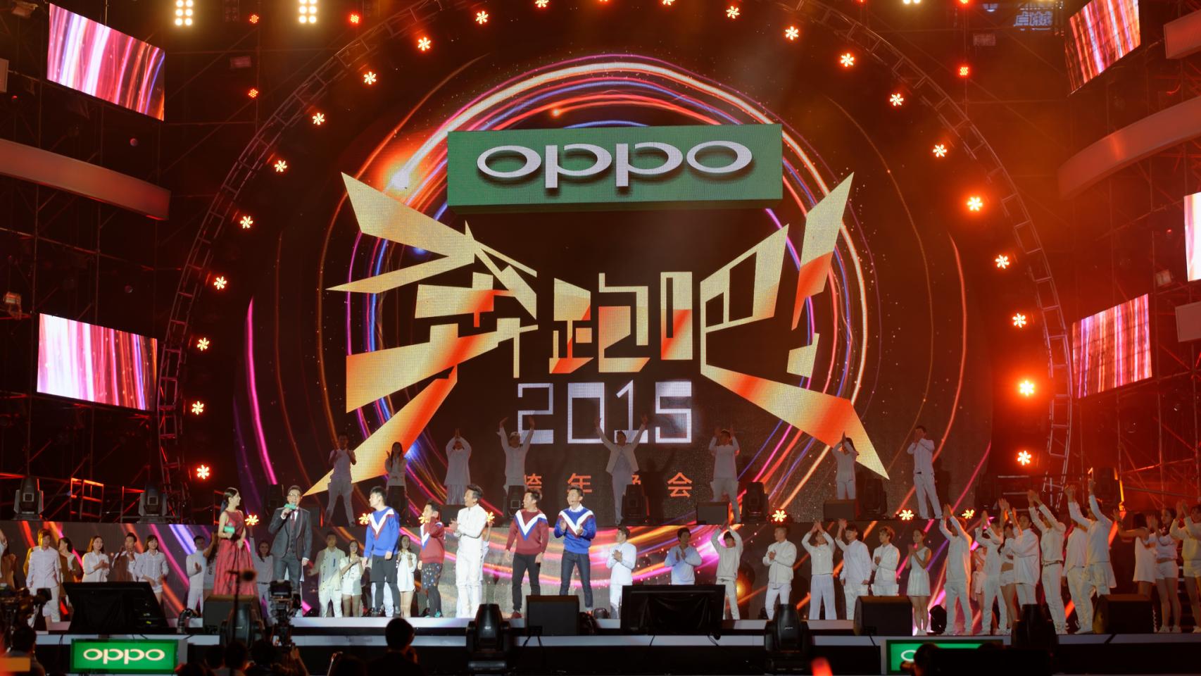 Imagen de una celebración de Año Nuevo con presencia de Oppo.