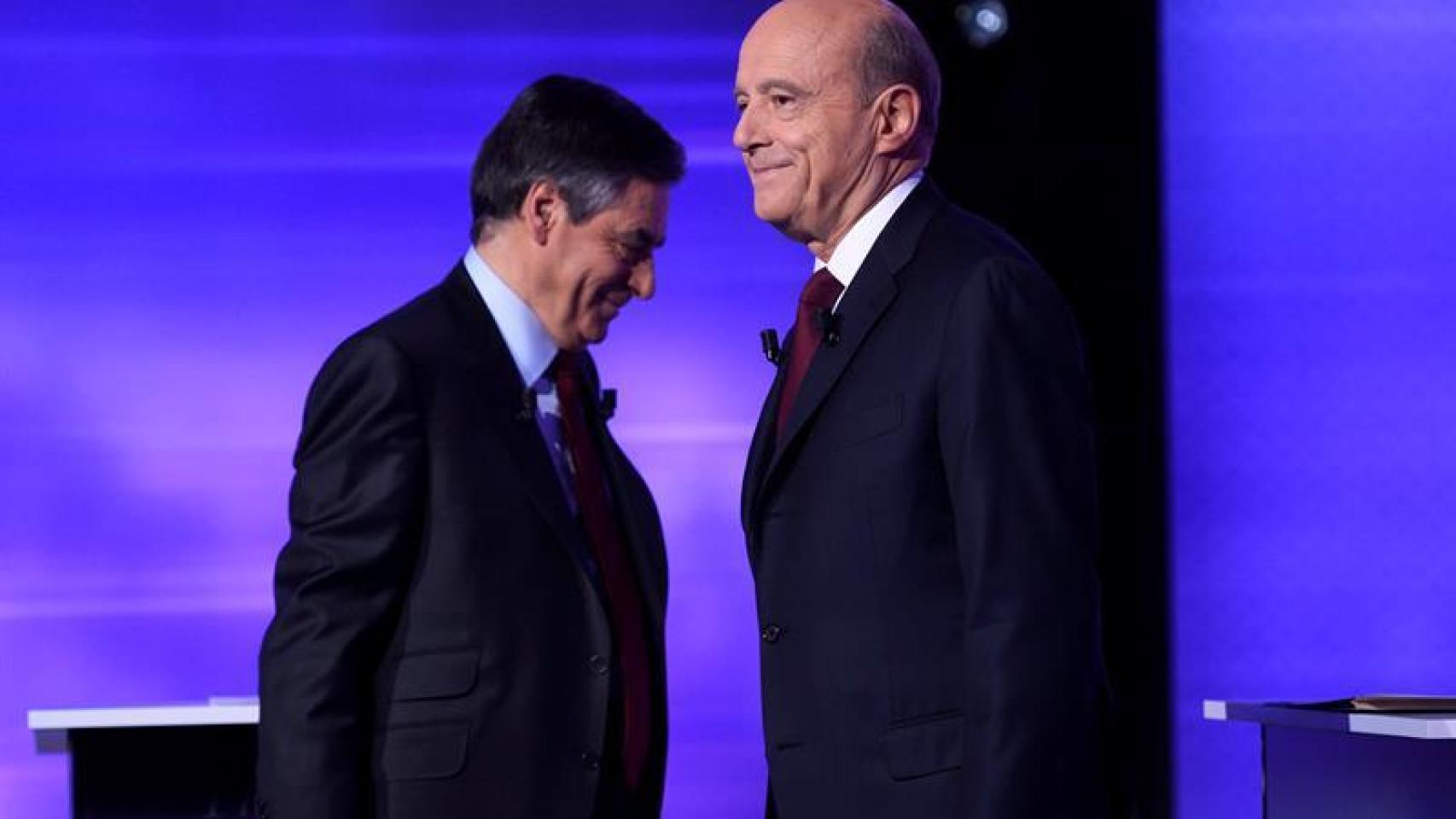 Fillon (i.) y Juppé (d.), durante el último debate de las primarias conservadoras.