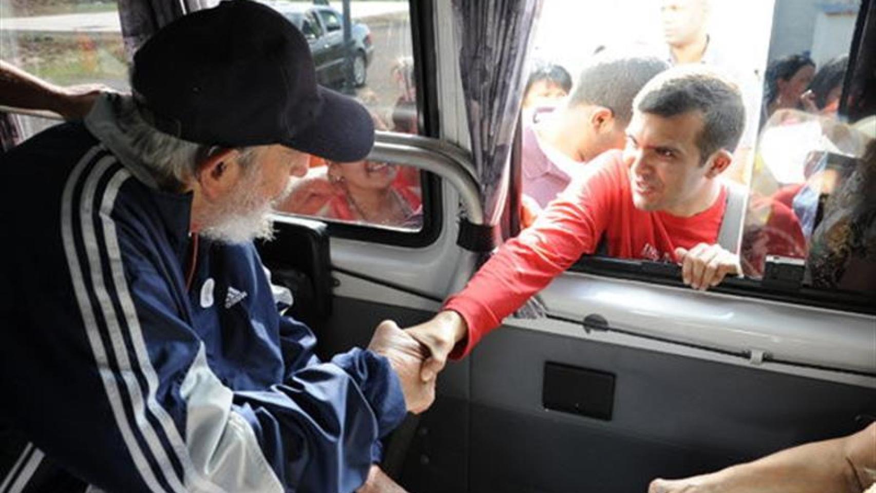 Fidel solía pasear por La Habana y saludar a sus paísanos