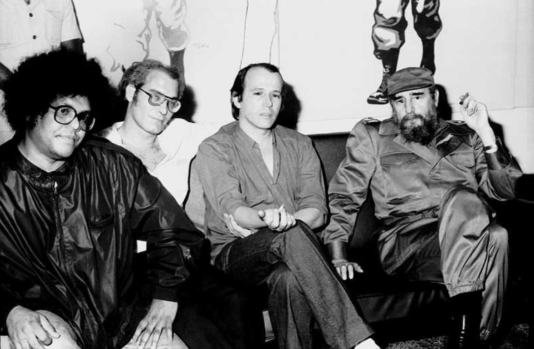 Silvio Rodríguez, a la izquierda, junto con Fidel Castro.