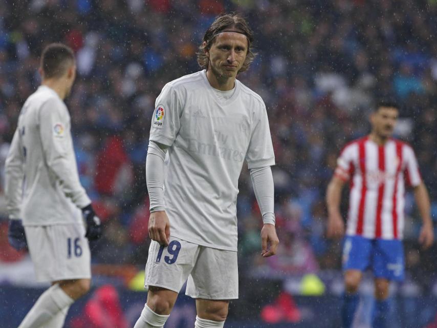 Luka Modric durante el Real Madrid-Sporting.