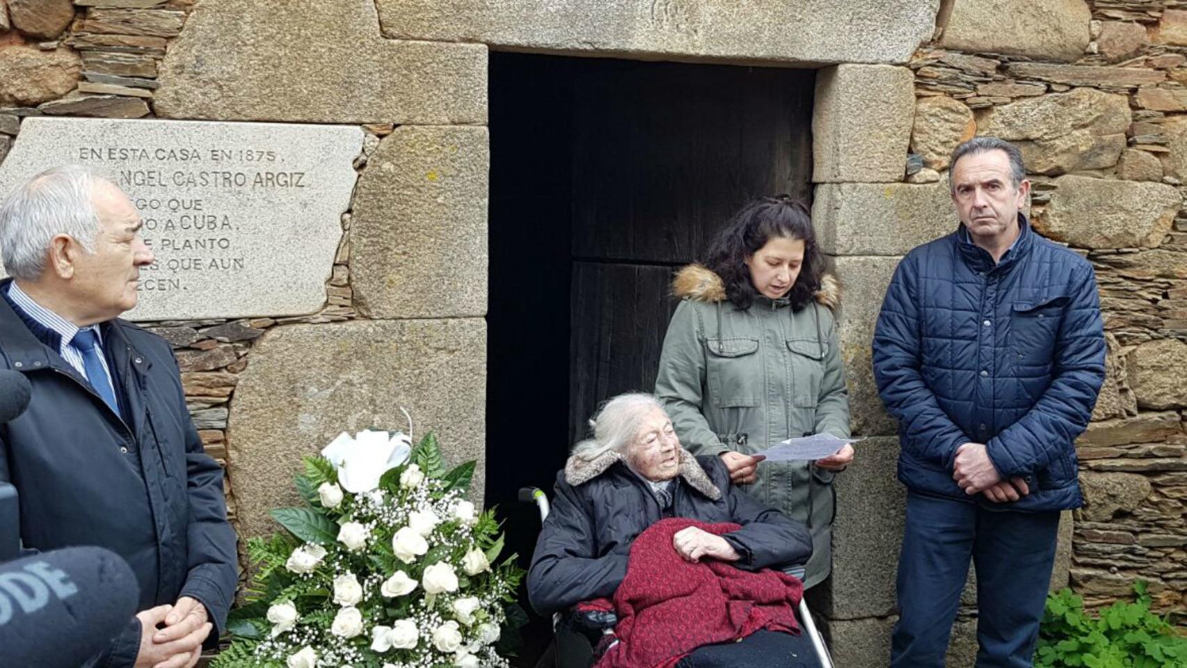 Manuela Argiz acudió al homenaje a su primo celebrado en la casa familiar de la localidad lucense.