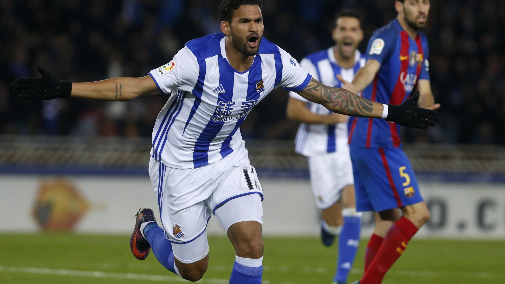 Willian José celebra su gol ante el Barcelona.