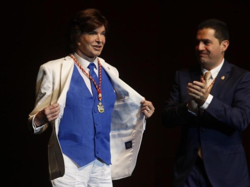 El veterano cantante fue nombrado hijo predilecto de Alcoy hace unas semanas