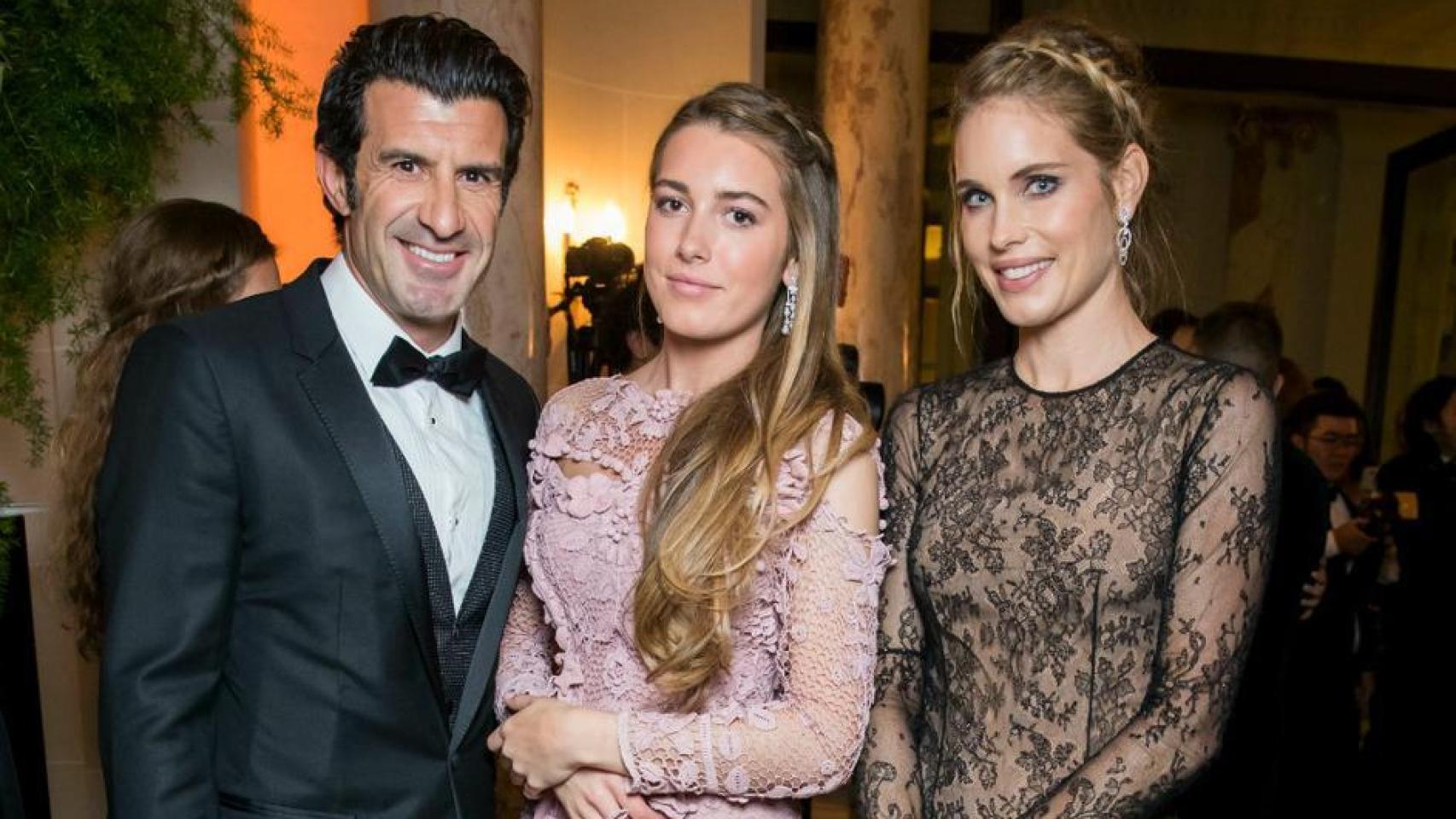 Figo, su hija y su mujer en el baile de debutantes celebrado en París hace unos días