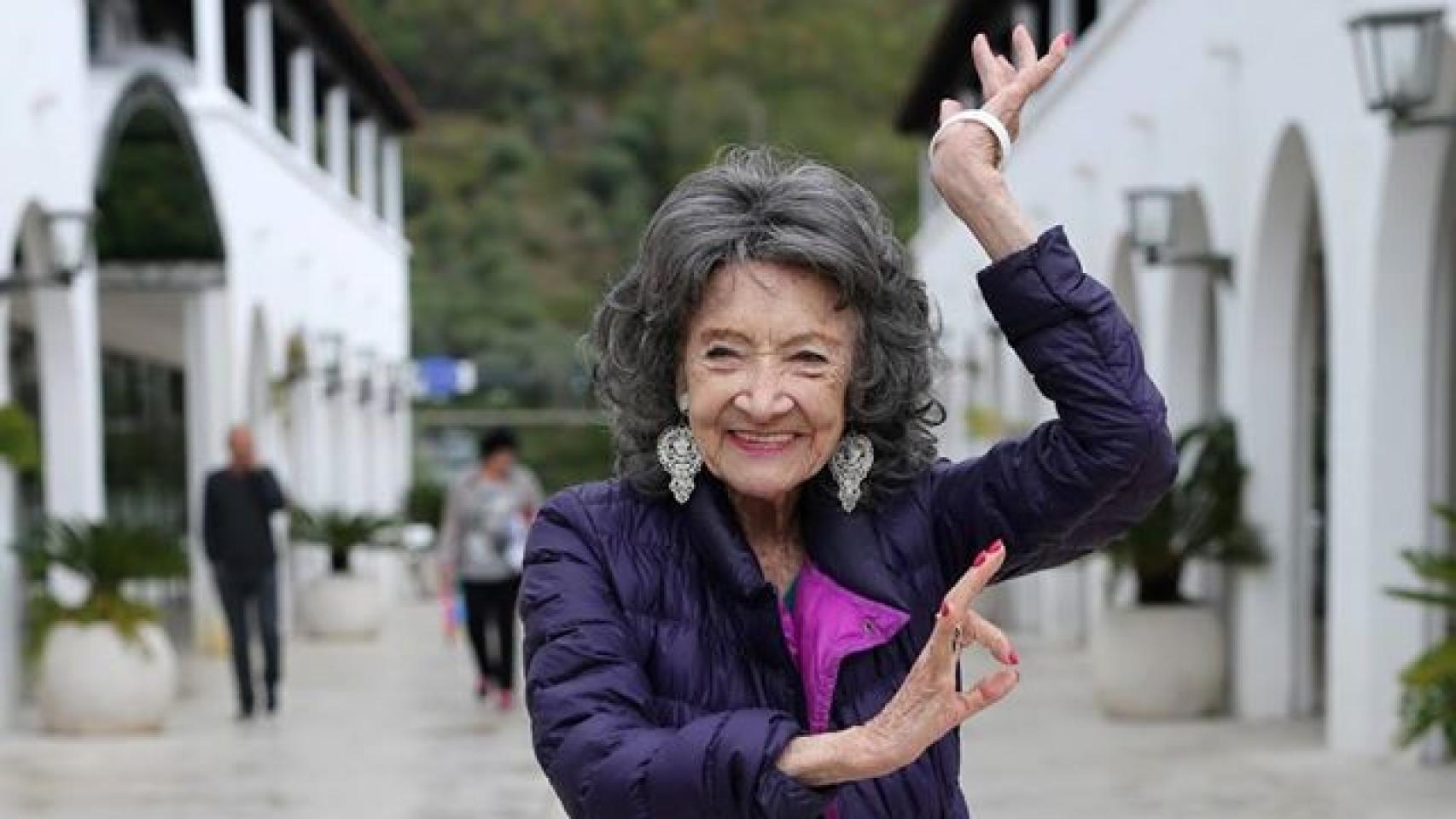 Una de las clásicas poses de Tao cuando la fotografían