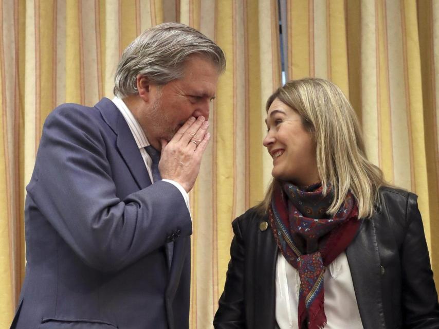 El Ministro de Educación, Cultura y Deporte y Marta Rivera de la Cruz, de Ciudadanos.