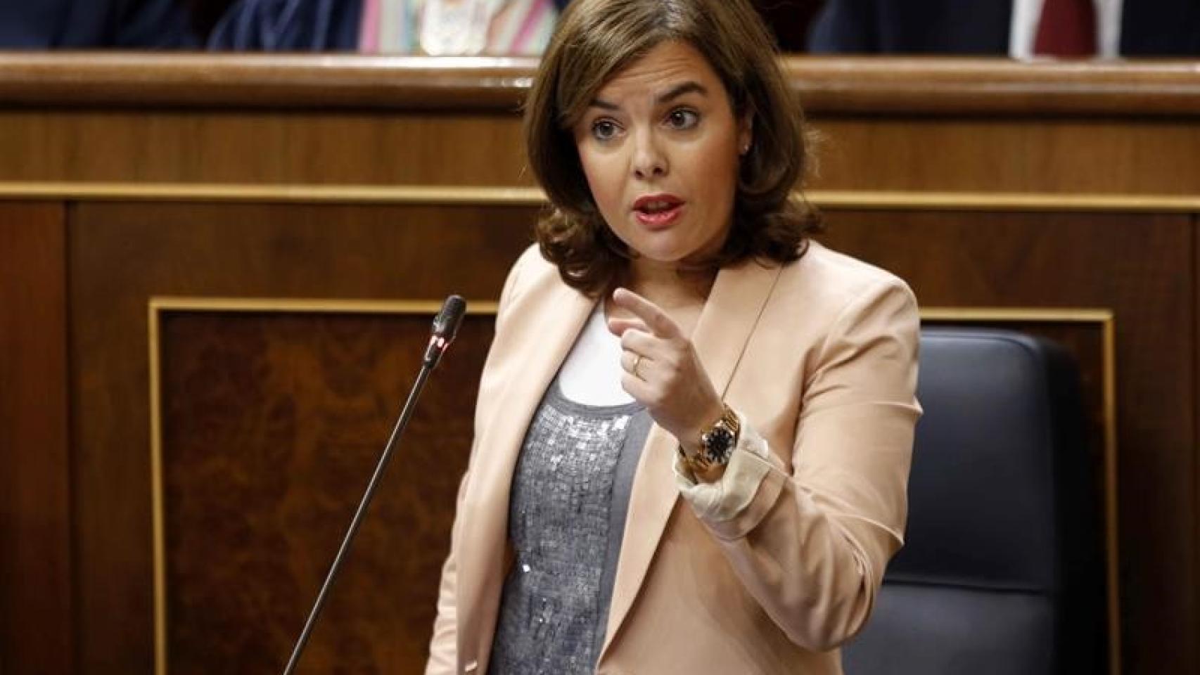 La vicepresidenta, Soraya Sáenz de Santamaría, en un pleno del Congreso.
