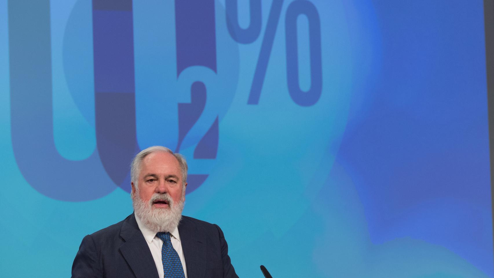 Cañete cree que los particulares que producen energía sufren demasiadas restricciones