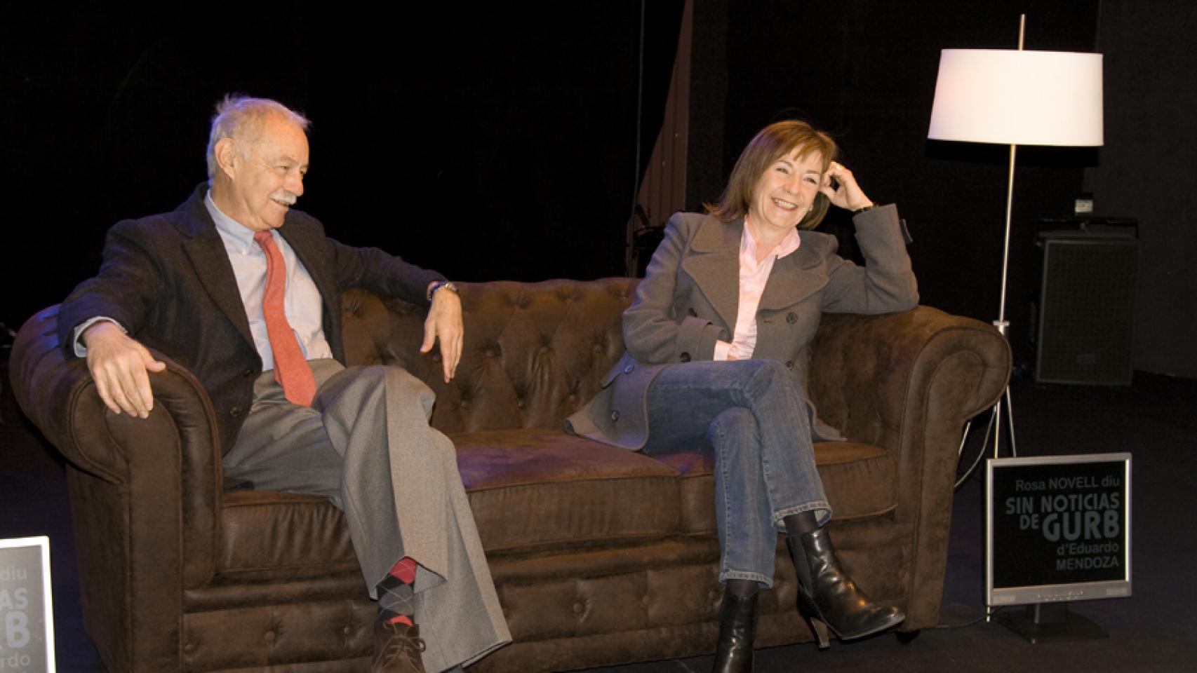 Mendoza y Novell, en la presentación de la adaptación teatral de Sin noticias de Gurb