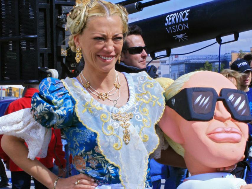 Belén Esteban junto a su ninot