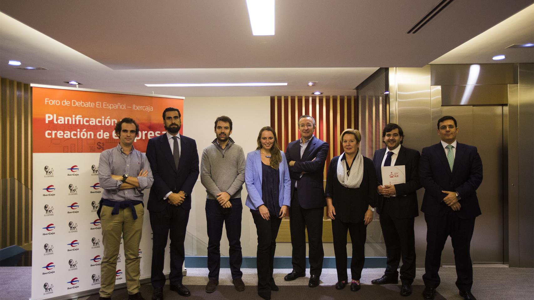 De izquierda a derecha: Ángel Hernández, socio y responsable de operaciones de Wazypark, Iñaki Ortega, Director de Deusto Business School; Luis Estaire, Consejero Delegado y Co-fundador de Viraola Group; María López, Consejera Delegada de BitBrain; Javier Ulecia, Presidente de la Asociación Española de Entidades de Capital Riesgo (ASCRI); Julia Sainz, Responsable de Relaciones Institucionales de Avalmadrid; Raúl Jiménez Frías, Gerente de la Asociación de Jóvenes Empresarios de Madrid (AJE); Emilio Márquez, Responsable de Empresas de Ibercaja