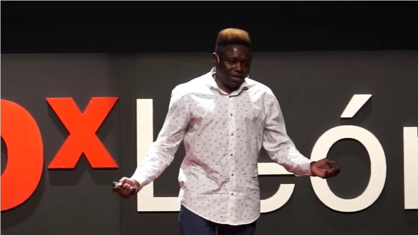 Lory Money durante la charla TED que dio en León.
