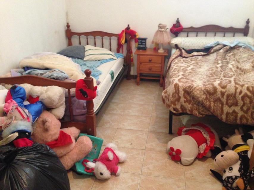 Habitación en la que durmieron durante unas semanas Sonia, su novio y sus dos hijos, fruto de dos relaciones anteriores.