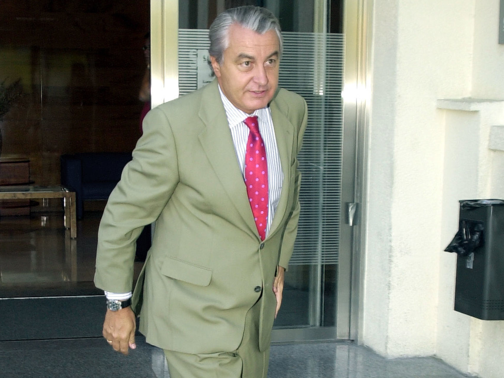 El experiodista Lalo Azcona salda en 70 millones el 'pelotazo' de la venta de Tecnocom a Indra.