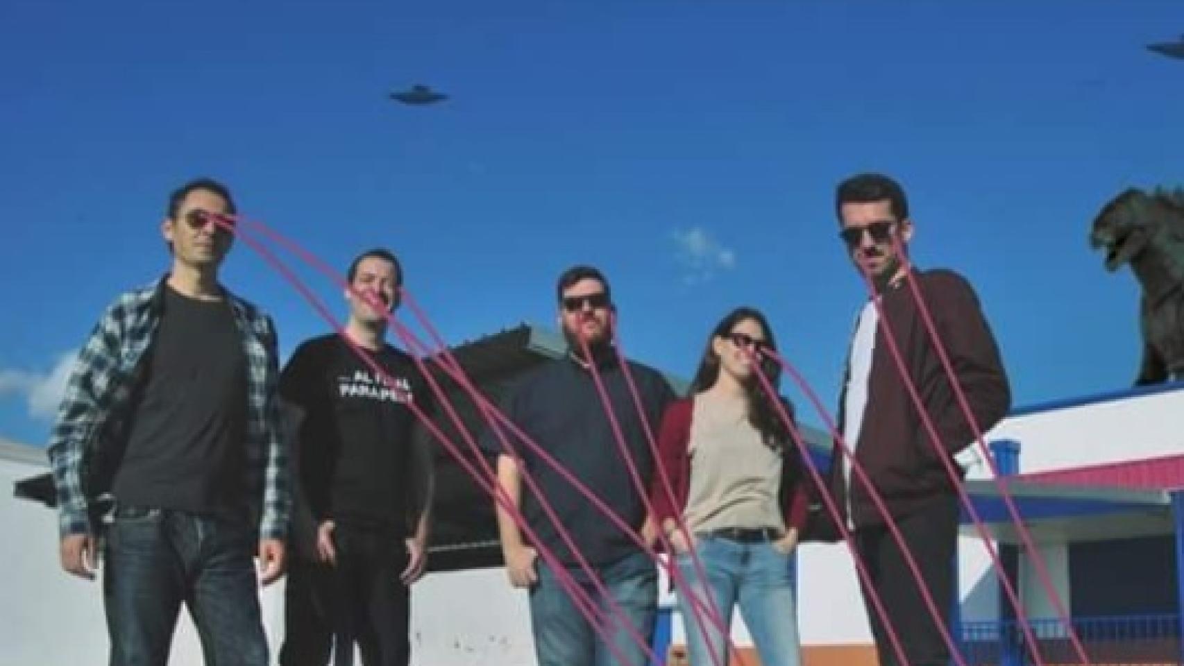 Nuria Mera, Ernesto Rodríguez, Félix García, Francisco Muñoz y Alberto Rodway son los integrantes de Detergente Líquido.