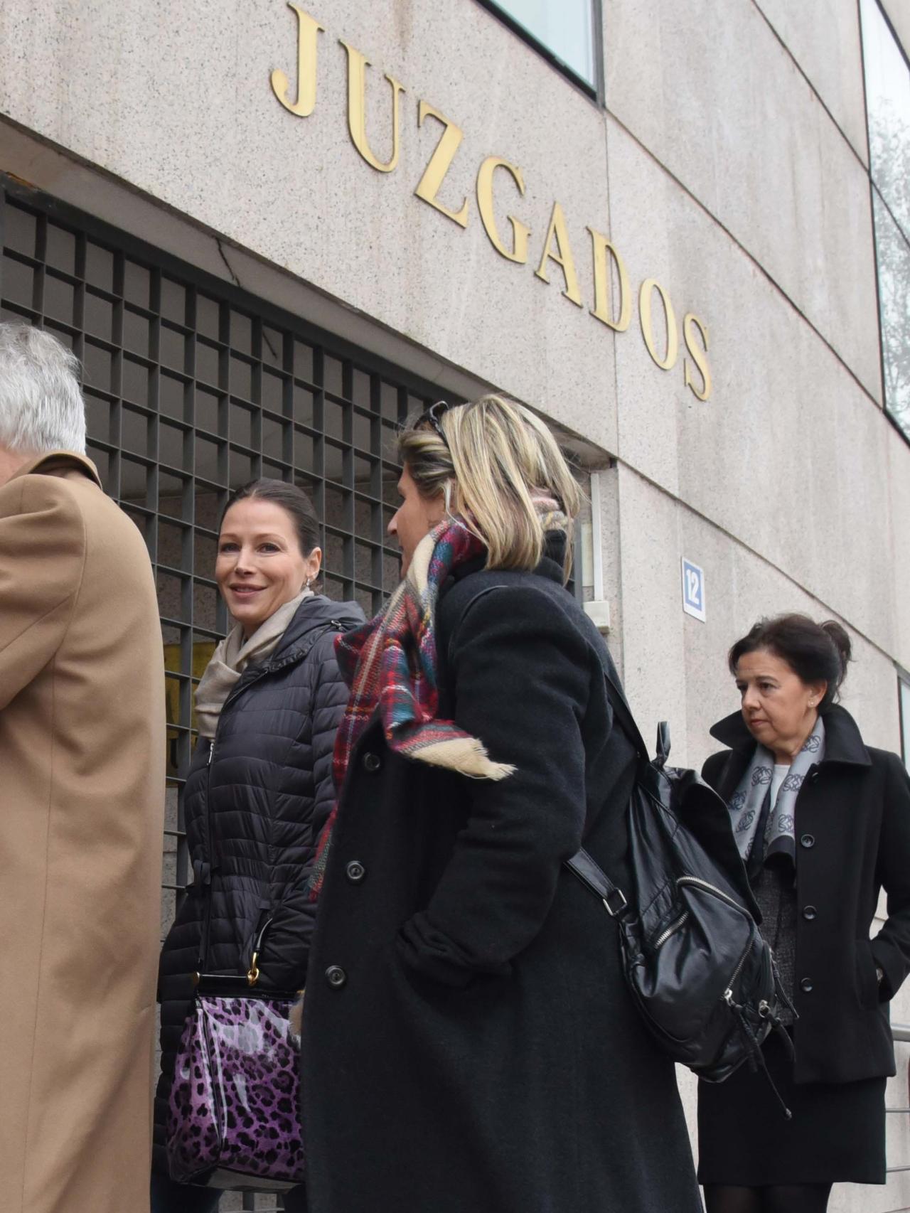 Esther Doña entrando al juzgado de Instrucción número 4 de Majadahonda el pasado miércoles