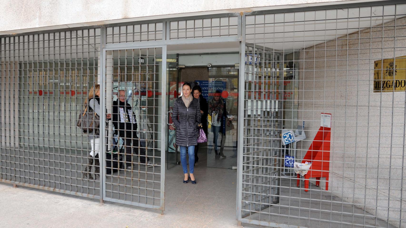 Esther Doña abandonando los juzgados de Majadahonda el pasado miércoles