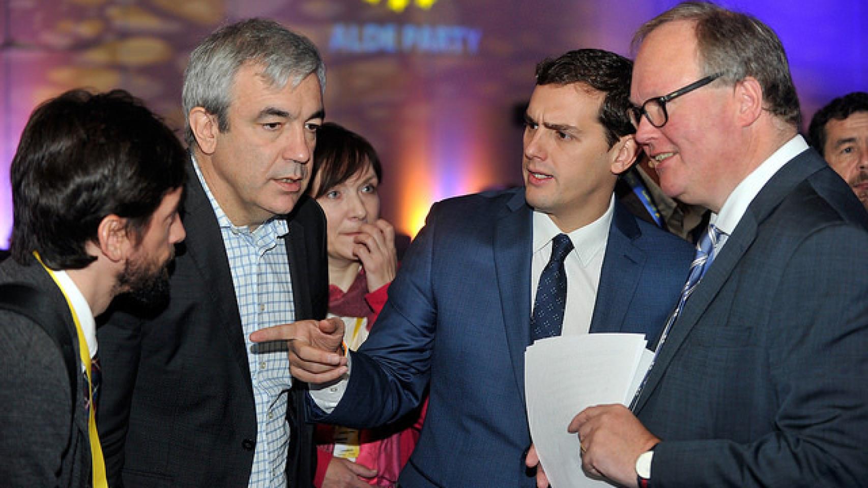 Rivera y Garicano, con el presidente de ALDE, Hans van Baalen.