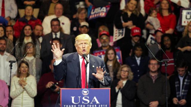 Trump durante un mitin de su gira de agradecimiento en Cincinnati, Ohio