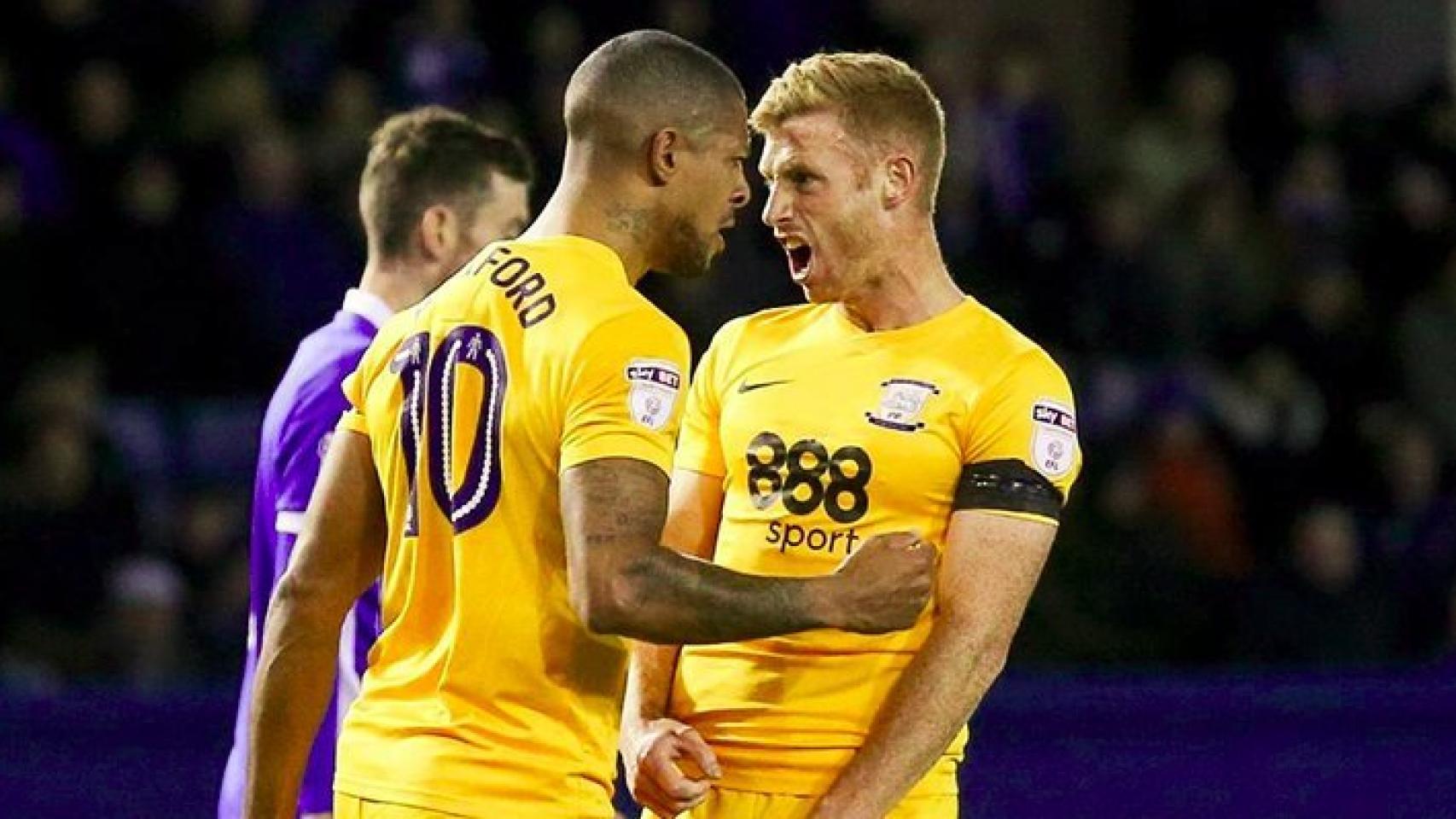 Beckford y Doyle en plena pelea.