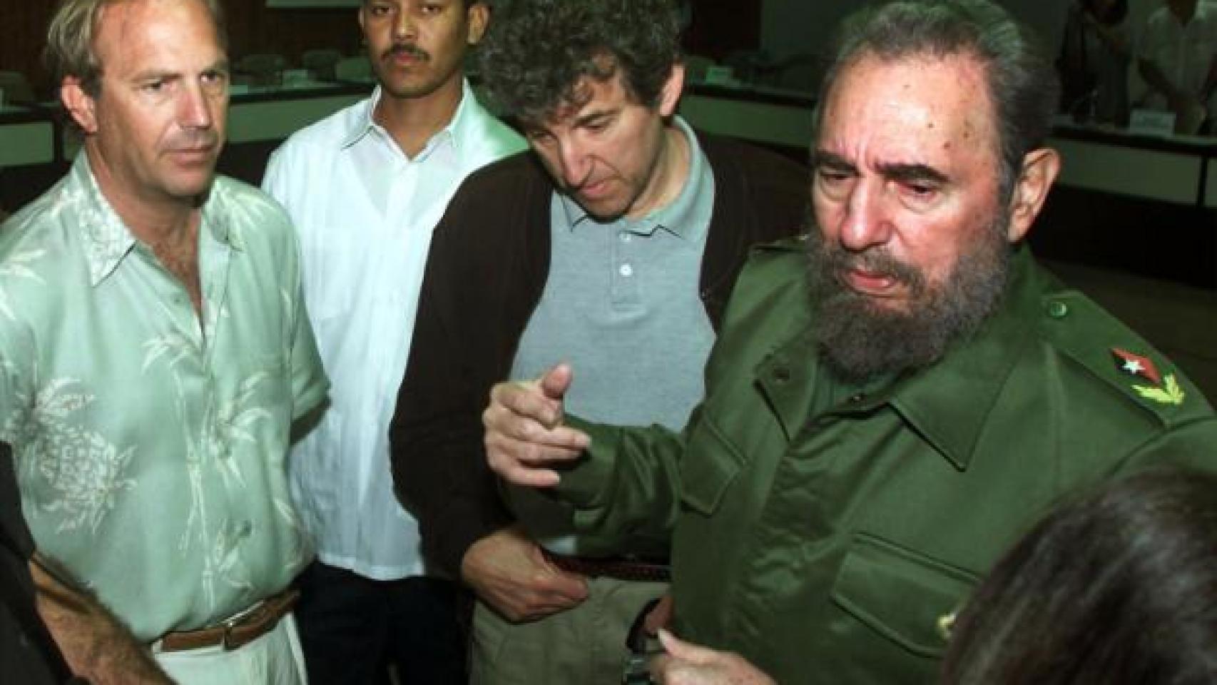 Kevin Costner con Fidel Castro en La Habana