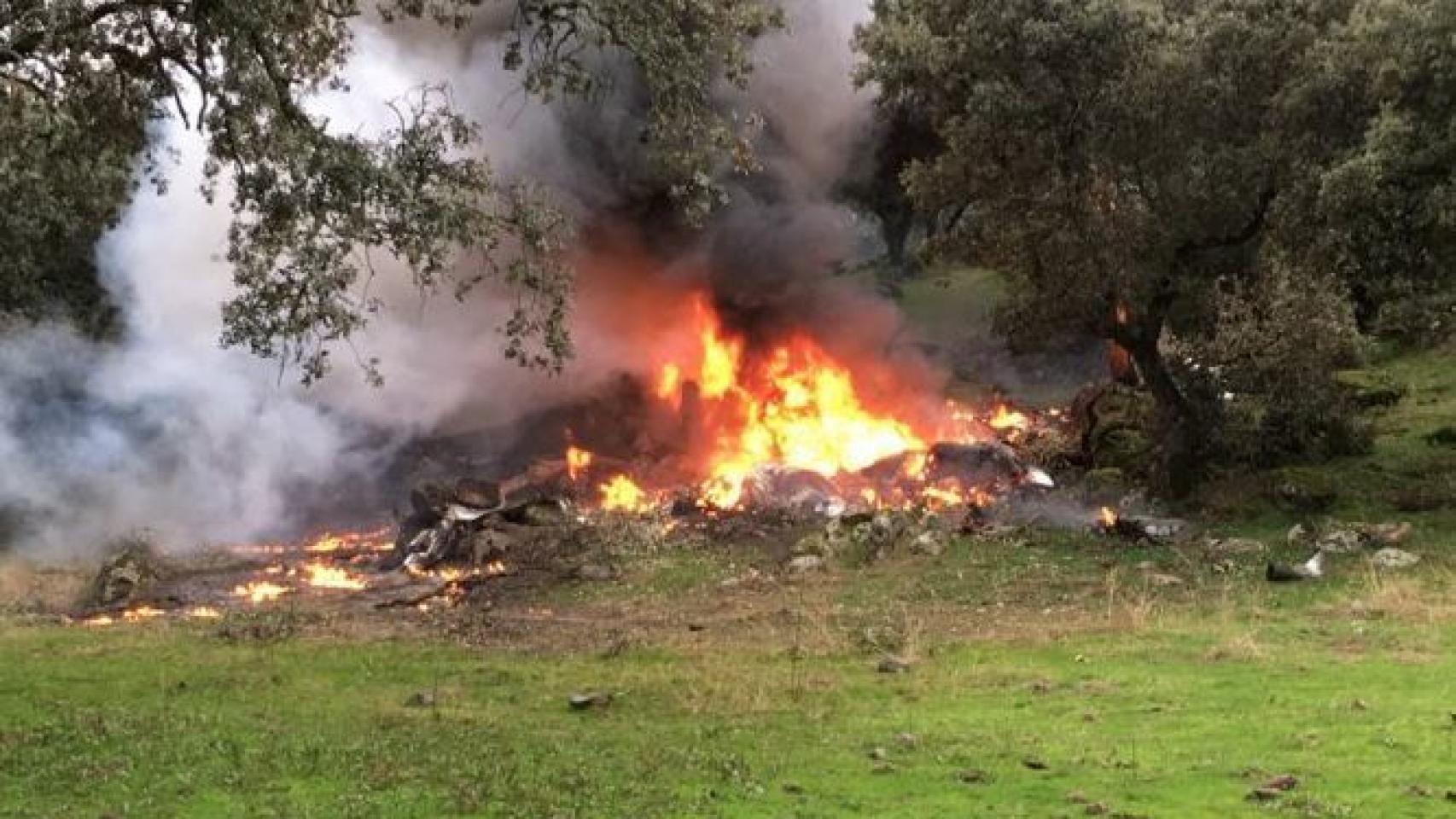 Imagen de los restos de la avioneta estrellada en Segurilla.