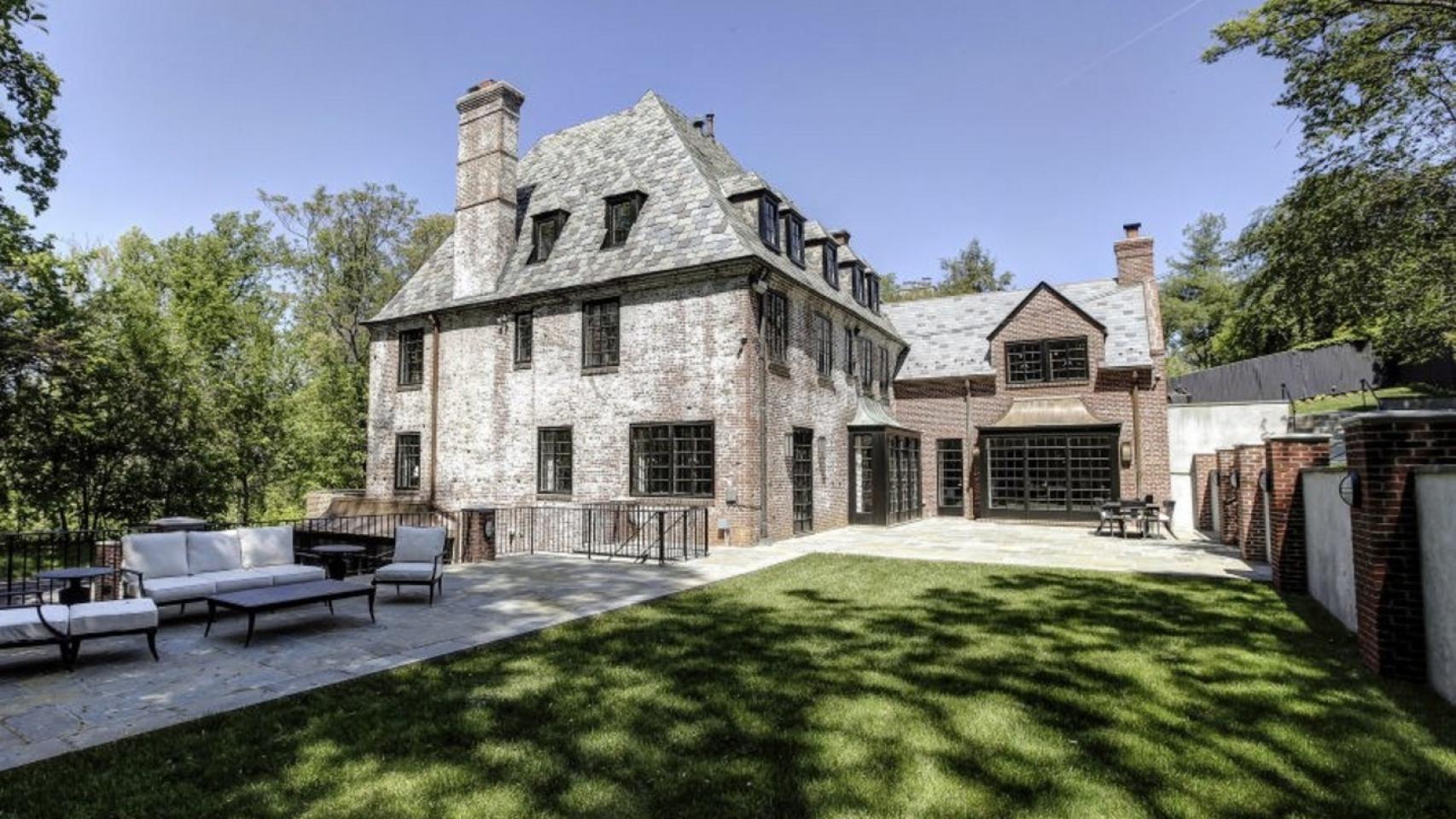 La lujosa residencia cuenta con un espléndido jardín interior