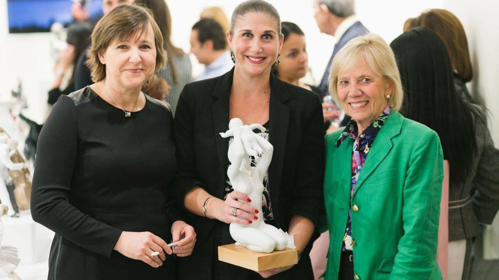 Carmen Lladró (izda), cuando formaba parte de la compañía,  durante uno de sus eventos.