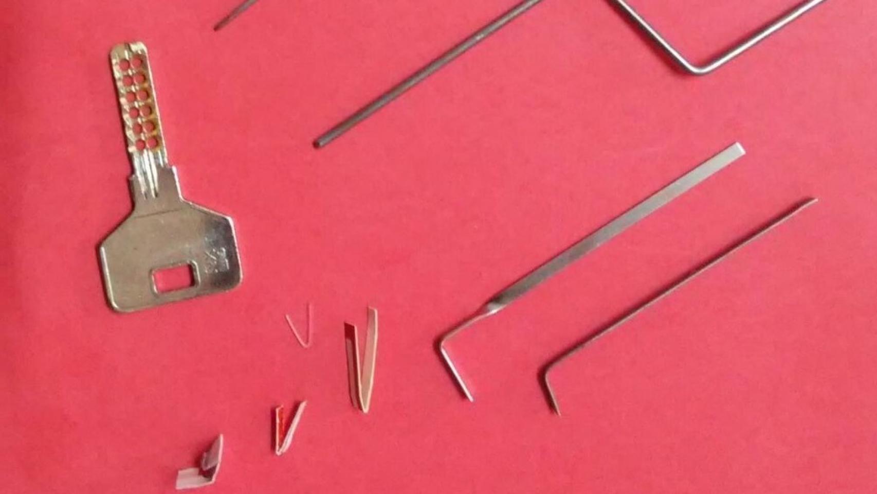 Una llave para de hacer impresioning, testigos y ganzúas usadas por la red.